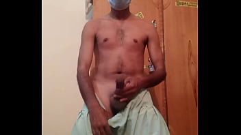 2 người đàn ông hôn nhau không phải gay vì hot girl khỏa thân đeo dây đeo đang xem sex