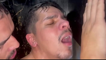 Hitam gay laki-laki glory hole gambar porno